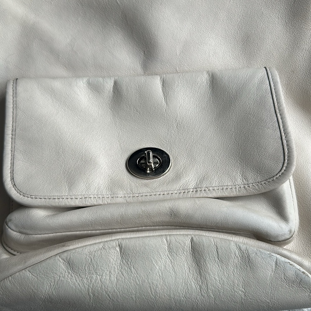 Nice Coach leather bag in cream. Good size with plenty  room - Picture 3 of 14